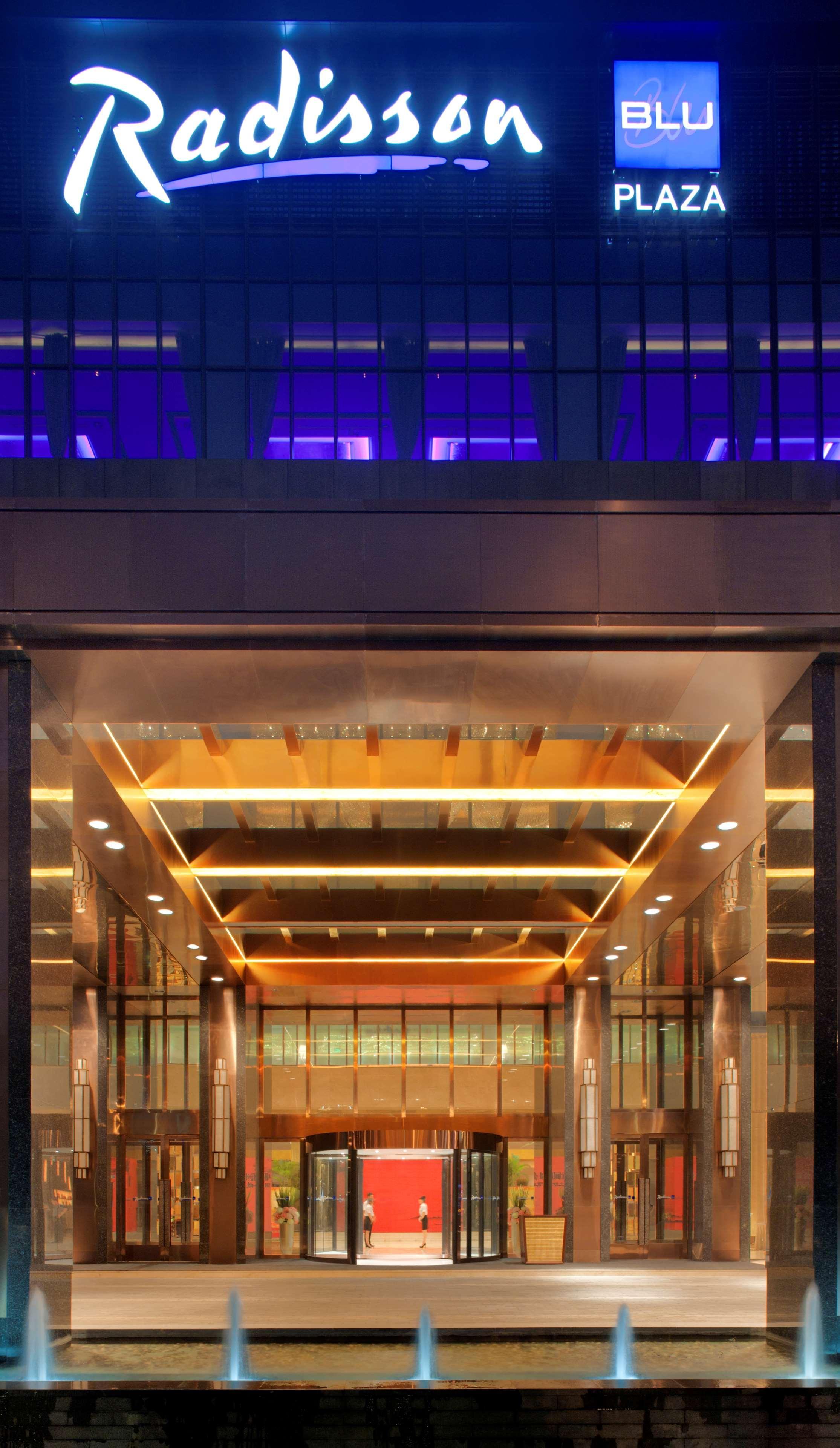 Radisson Blu Plaza Chongqing Hotel Exterior photo